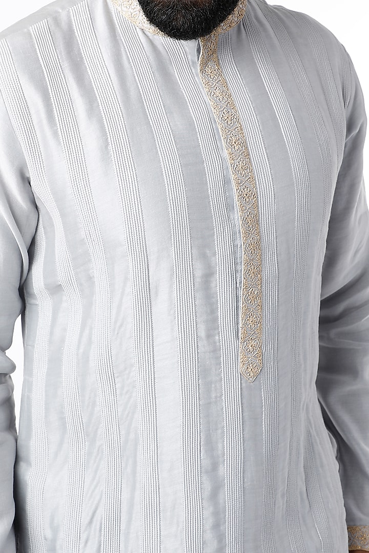 Grey Thread Embroidered Kurta by Rar Studio Men at Pernia's Pop Up Shop