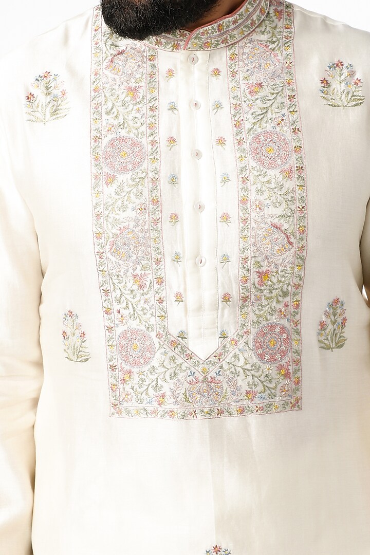 White Thread Embroidered Kurta Set by Rar Studio Men at Pernia's Pop Up Shop