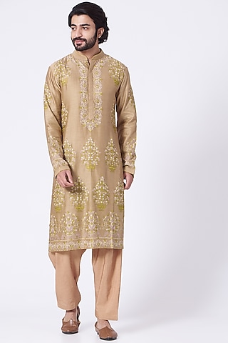 Beige Hand Embroidered Kurta Set by Rar Studio Men