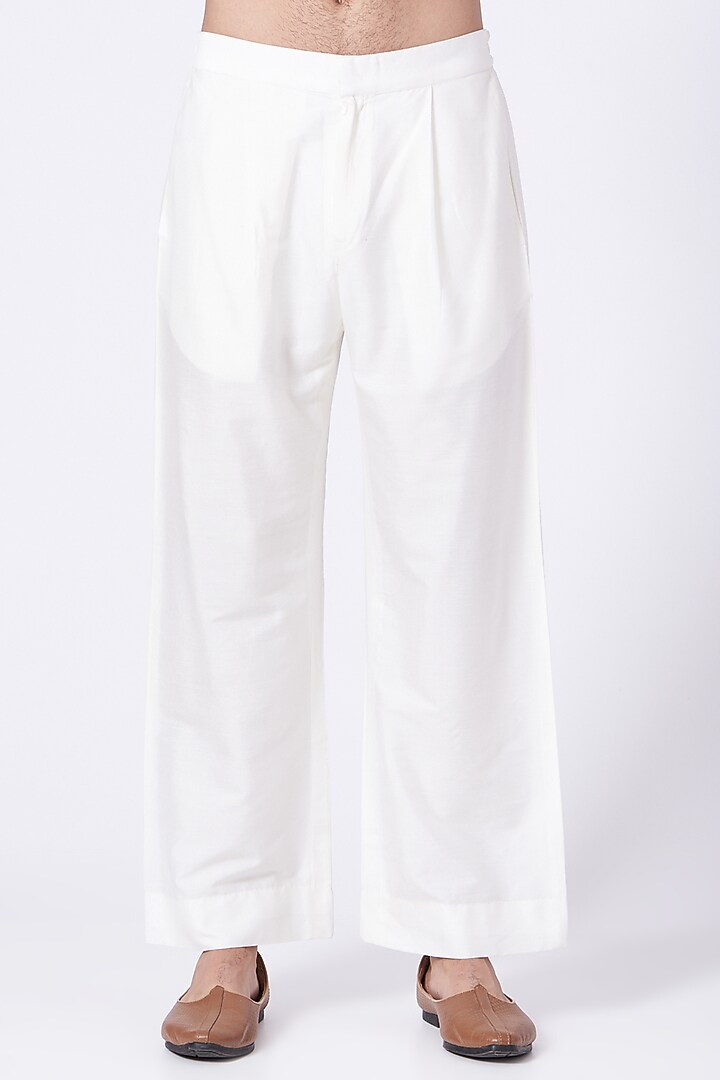 Ivory Thread Embroidered Kurta Set by Rar Studio Men at Pernia's Pop Up Shop