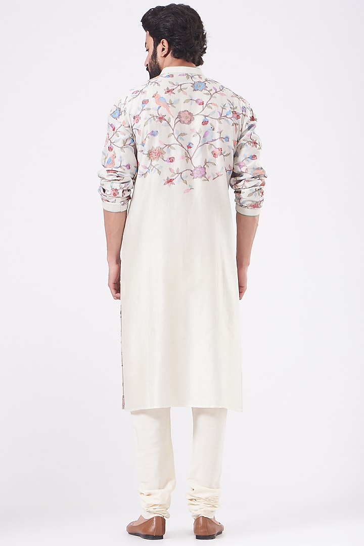 White Embroidered Kurta Set by Rar Studio Men at Pernia's Pop Up Shop