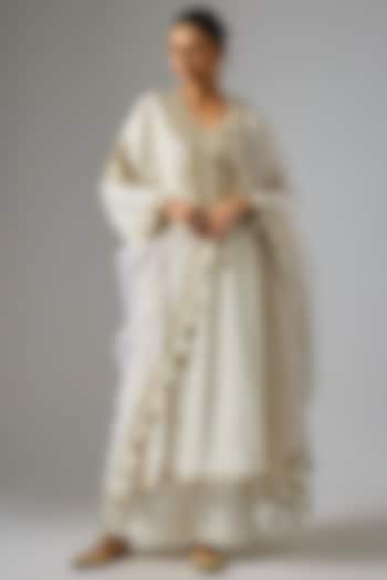 Ivory Chanderi Silk Aari Embroidered Kurta Set by RAR Studio at Pernia's Pop Up Shop
