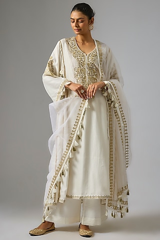 Ivory Chanderi Silk Aari Embroidered Kurta Set by RAR Studio