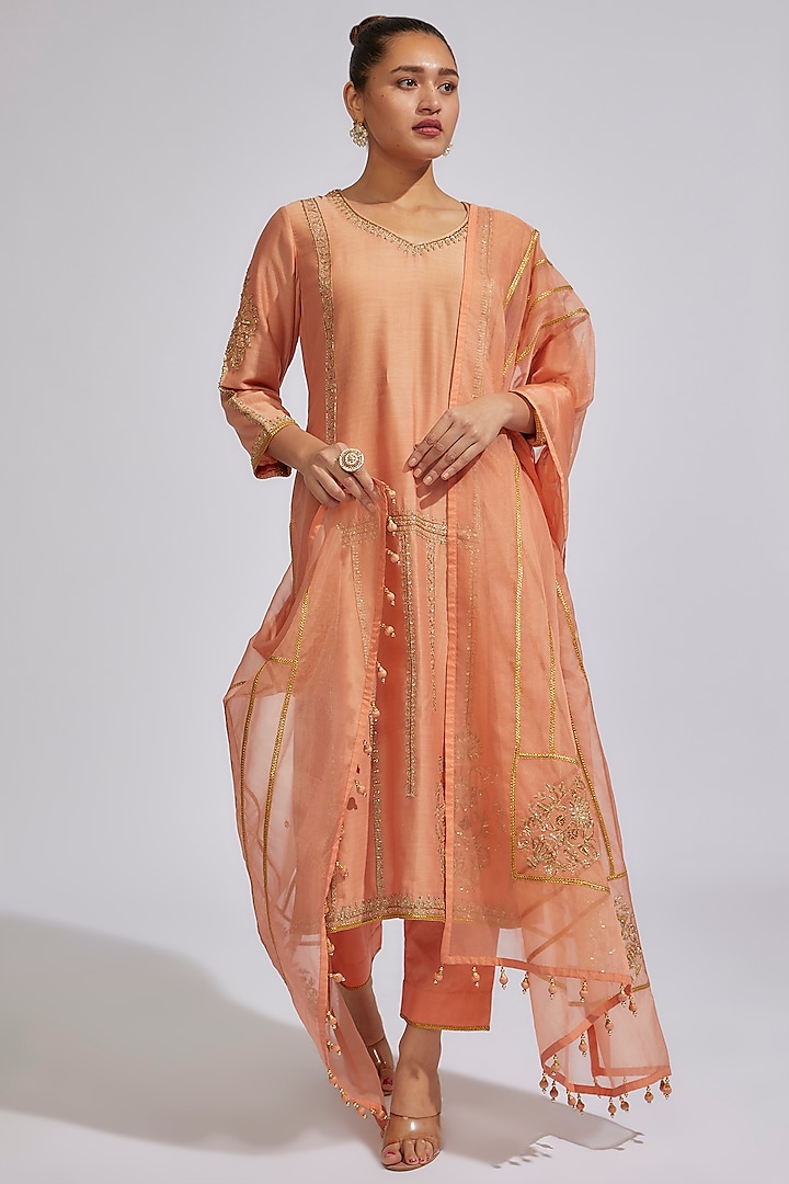 Pink Chanderi Embroidered Kurta Set by RAR Studio at Pernia's Pop Up Shop