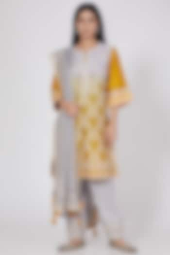 Grey Ombre Hand Embroidered Kurta Set by RAR Studio at Pernia's Pop Up Shop