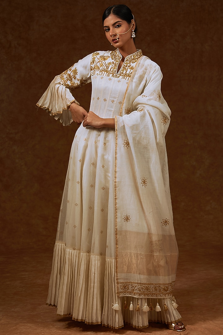 Ivory Chanderi Handloom Dori Embroidered Pleated Bridal Anarkali Set by Rar Studio at Pernia's Pop Up Shop
