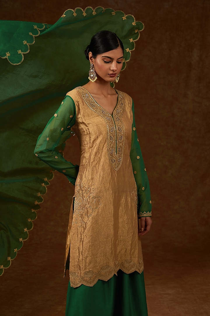 Green Chanderi Handloom & Tissue Dori Embroidered Kurta Set by Rar Studio at Pernia's Pop Up Shop