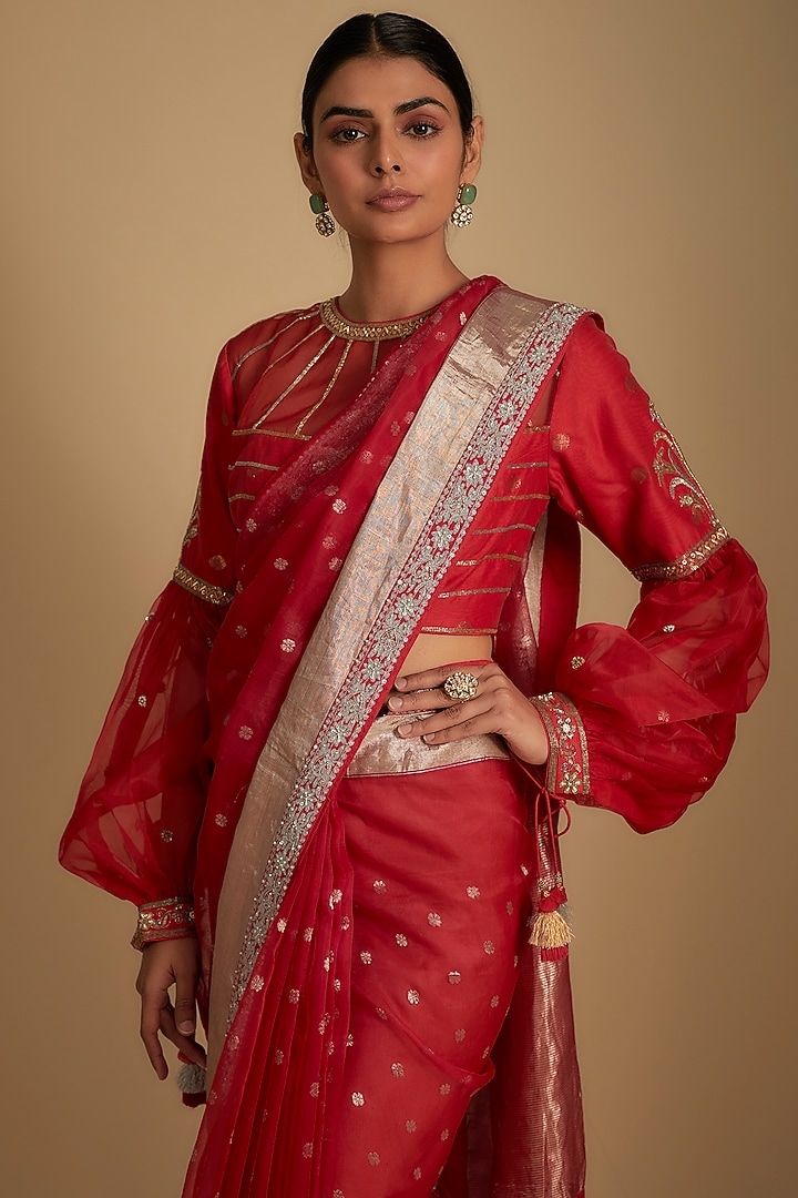 Red Chanderi & Organza Aari Embroidered Woven Wedding Saree Set by RAR Studio at Pernia's Pop Up Shop