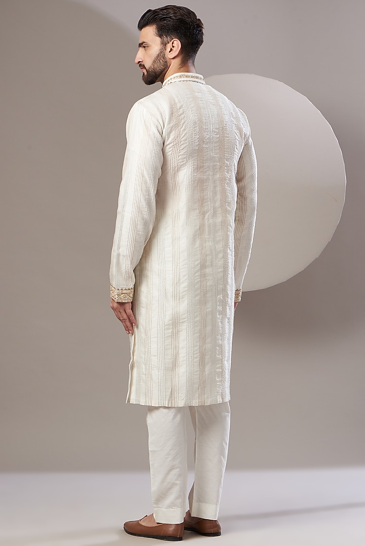 White Chanderi Handloom Hand Embroidered Kurta Set by Rar Studio Men at Pernia's Pop Up Shop