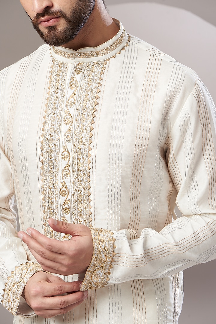 White Chanderi Handloom Hand Embroidered Kurta Set by Rar Studio Men at Pernia's Pop Up Shop