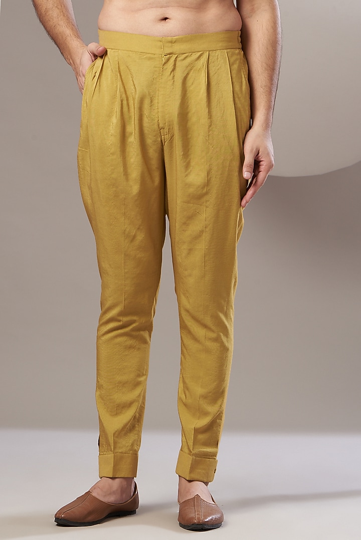 Lime Chanderi Handloom Thread Embroidered Kurta Set by Rar Studio Men at Pernia's Pop Up Shop