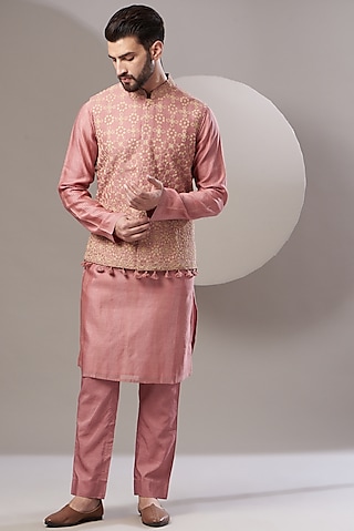 Blush Pink Chanderi Kurta Set With Bundi Jacket by Rar Studio Men