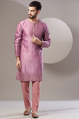 Mauve Chanderi Handloom Thread Embroidered Kurta Set by Rar Studio Men