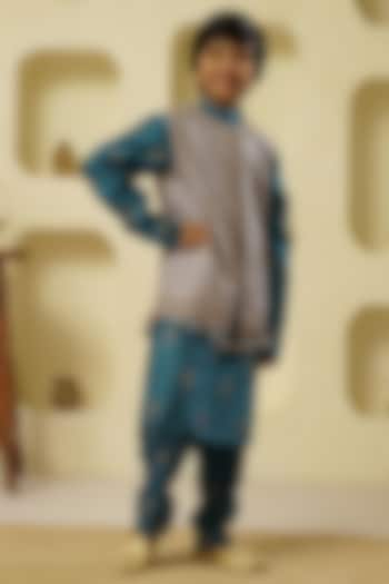 Grey Chanderi Silk Embroidered Bundi Jacket With Kurta Set For Boys by Lil Gems by RAR Studio