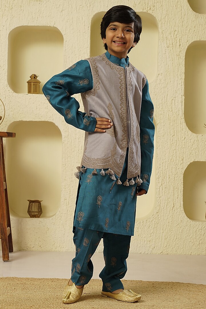 Grey Chanderi Silk Embroidered Bundi Jacket With Kurta Set For Boys by Lil Gems by RAR Studio