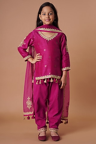 Magenta Chanderi Embroidered Kurta Set For Girls by Lil Gems by RAR Studio