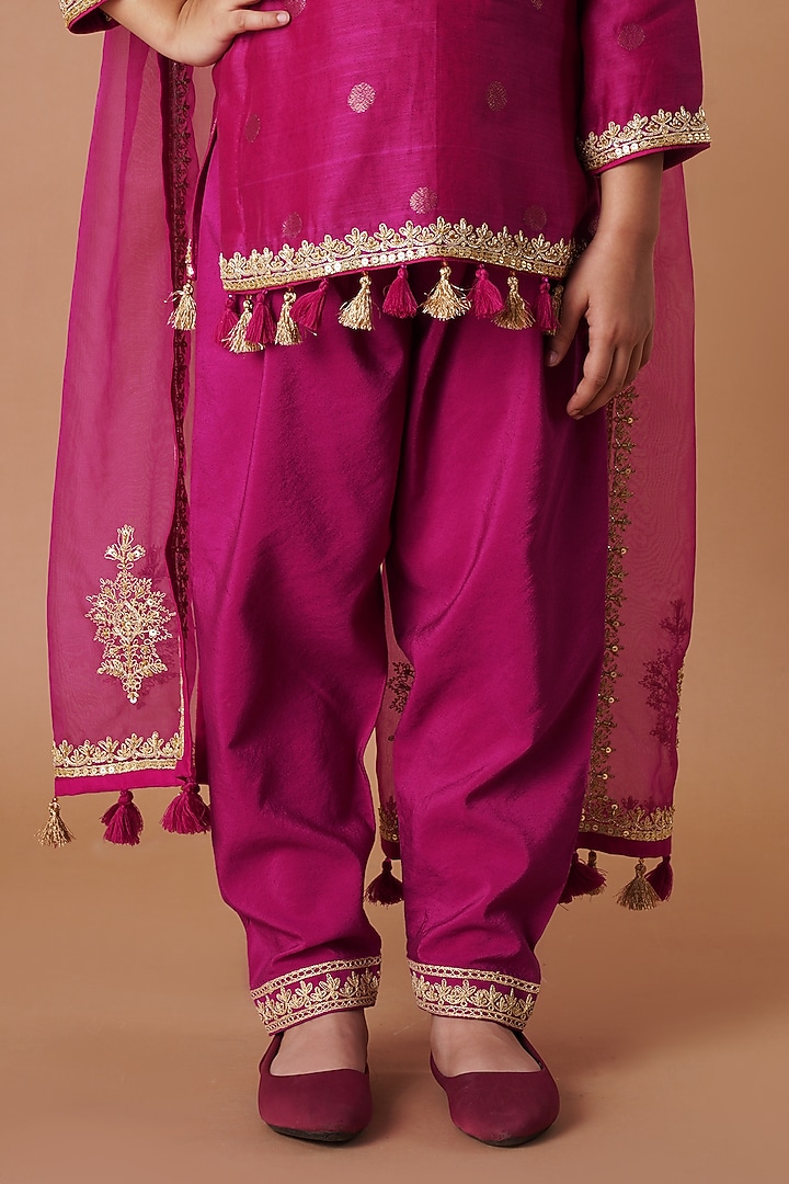 Magenta Chanderi Embroidered Kurta Set For Girls by Lil Gems by RAR Studio at Pernia's Pop Up Shop