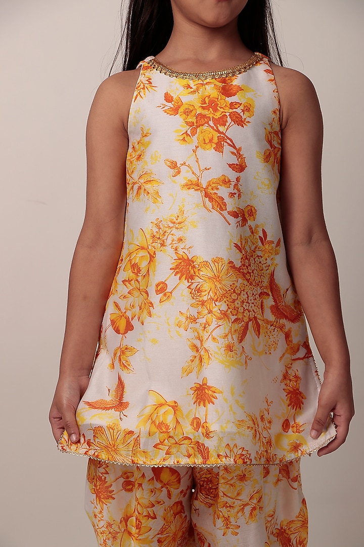 Yellow Chanderi Printed Kurta Set For Girls by Rasasvada Kids at Pernia's Pop Up Shop