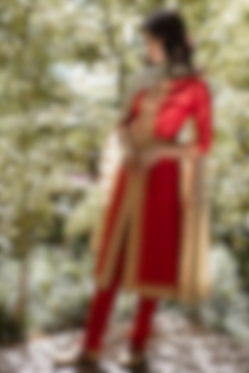 Scarlet Red Hand Embroidered Kurta Set by Rashika Sharma at Pernia's Pop Up Shop