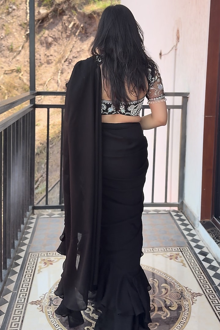 Black Chiffon Pre-Draped Ruffled Wedding Saree Set by Rashika Sharma at Pernia's Pop Up Shop