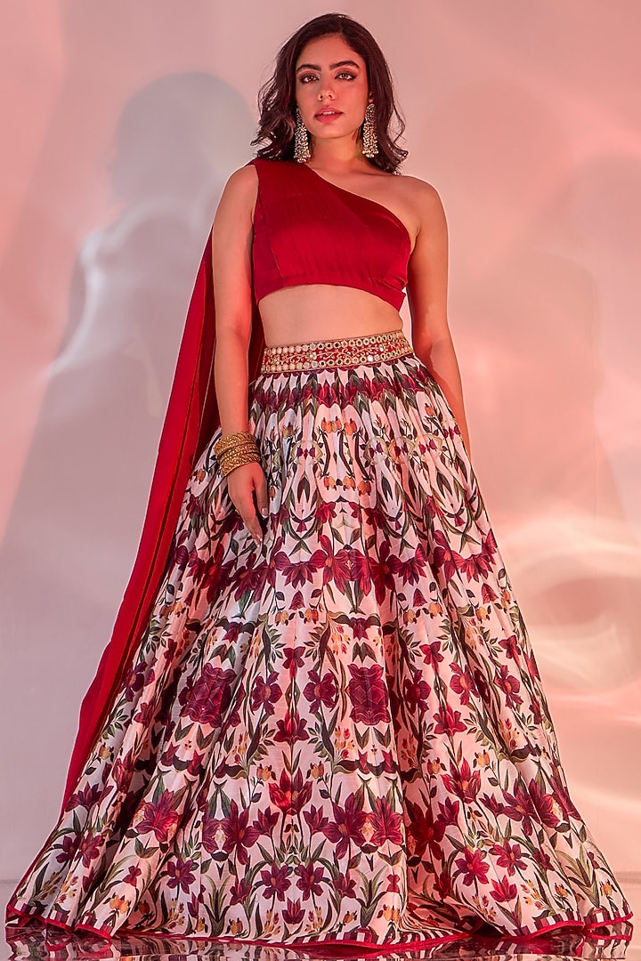 Red Silk Printed & Thread Embroidered Wedding Lehenga Set by Rashika Sharma at Pernia's Pop Up Shop