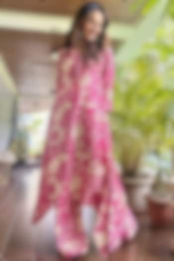 Fuchsia Bemberg Silk Embellished Kurta Set by Sana Barreja