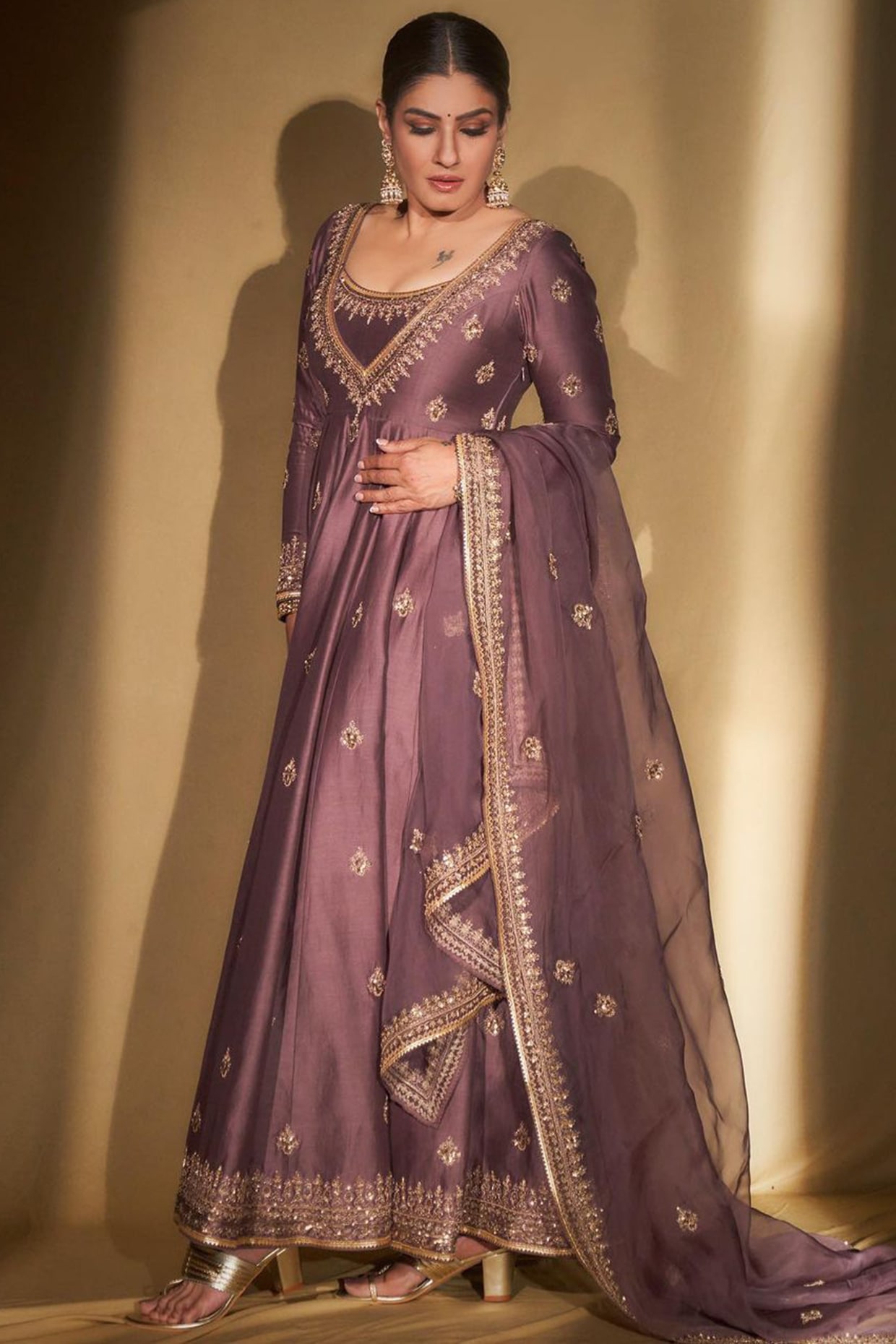 Raveena Tandon Looked Traditional In Tarun Tahiliani's Designer Saree –  Lady India