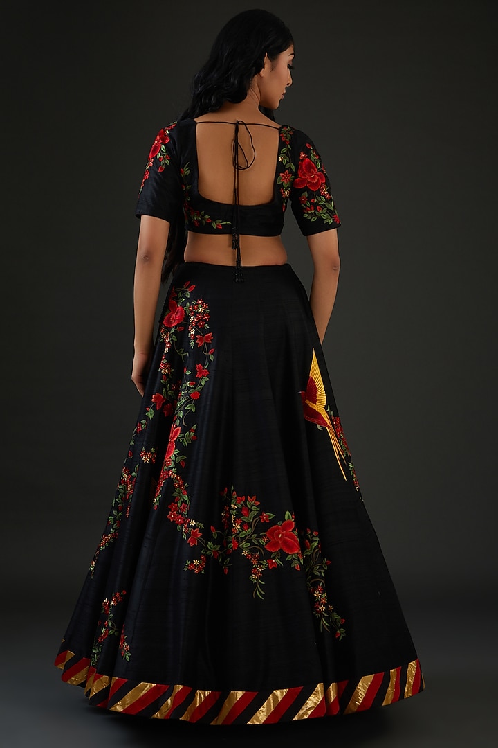 Black Chanderi Silk Resham Hand Embroidered Bridal Lehenga Set by Rohit Bal at Pernia's Pop Up Shop