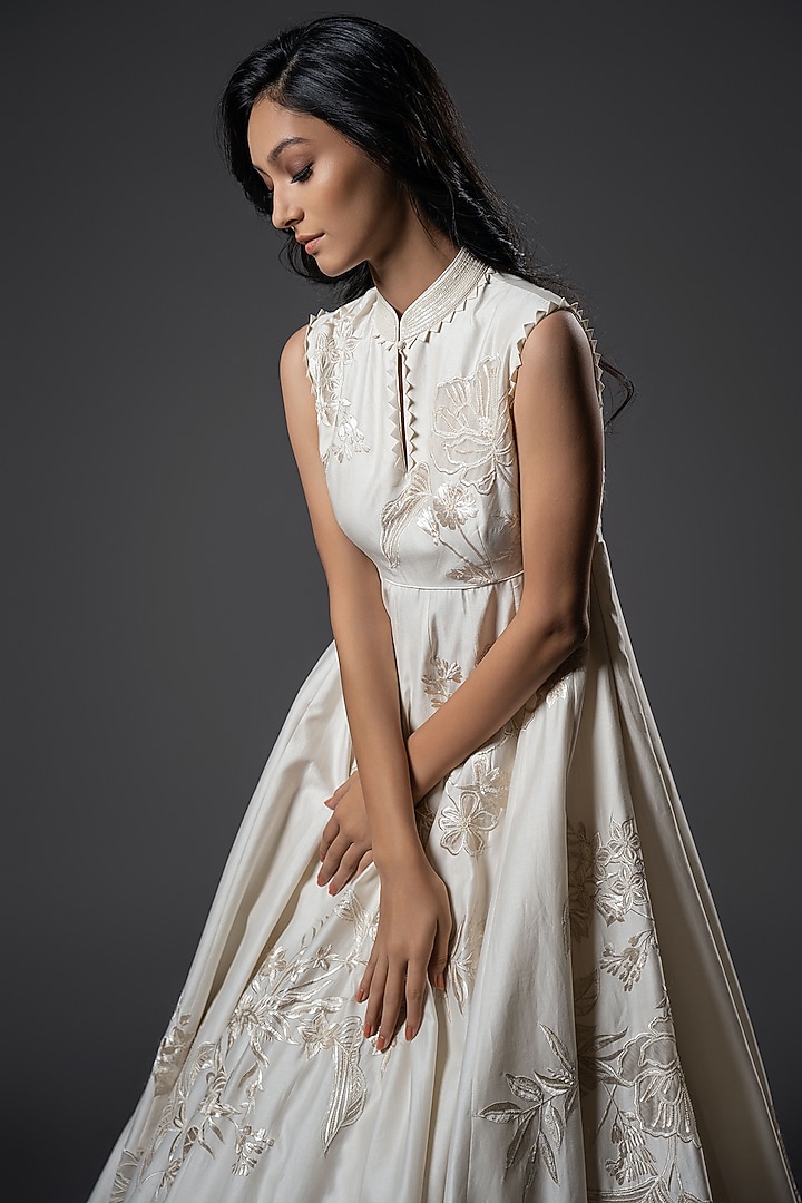 Ivory Chanderi Silk Resham Embroidered Bridal Anarkali Set by Rohit Bal at Pernia's Pop Up Shop