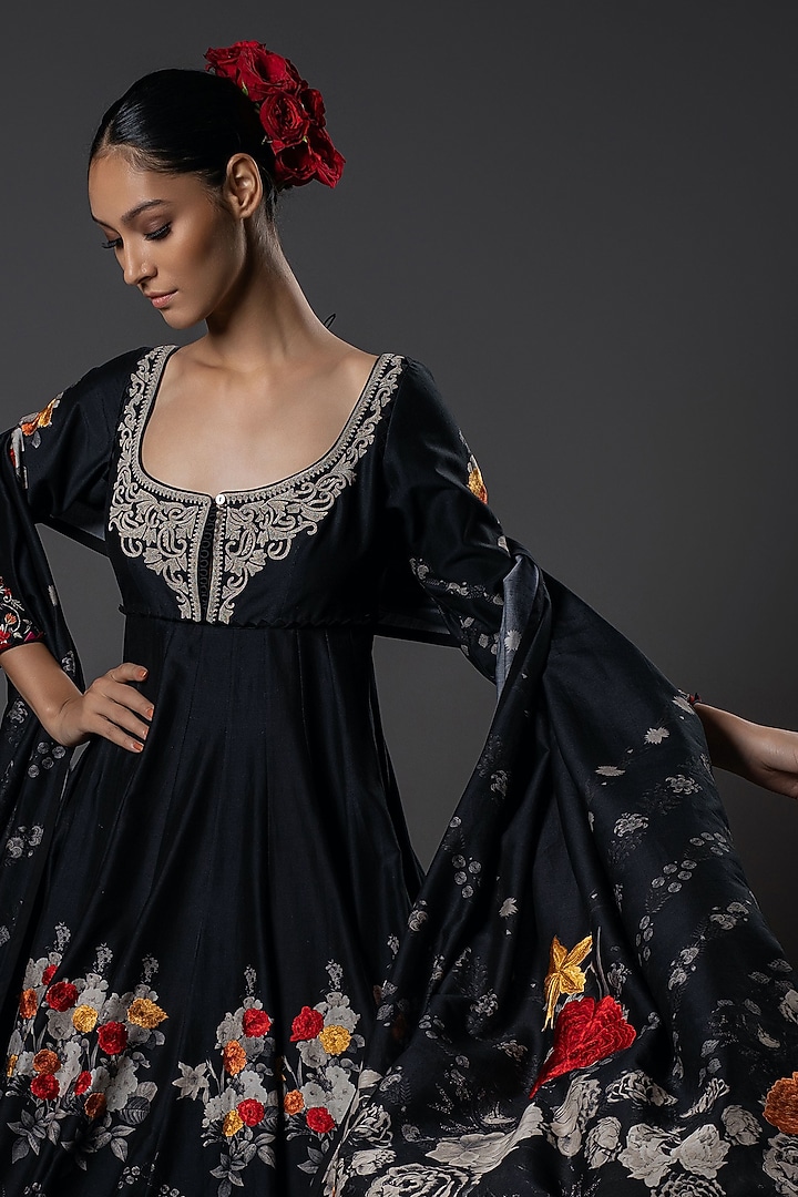 Black Chanderi Silk Floral Digital Printed & Resham Embroidered Bridal Anarkali Set by Rohit Bal at Pernia's Pop Up Shop