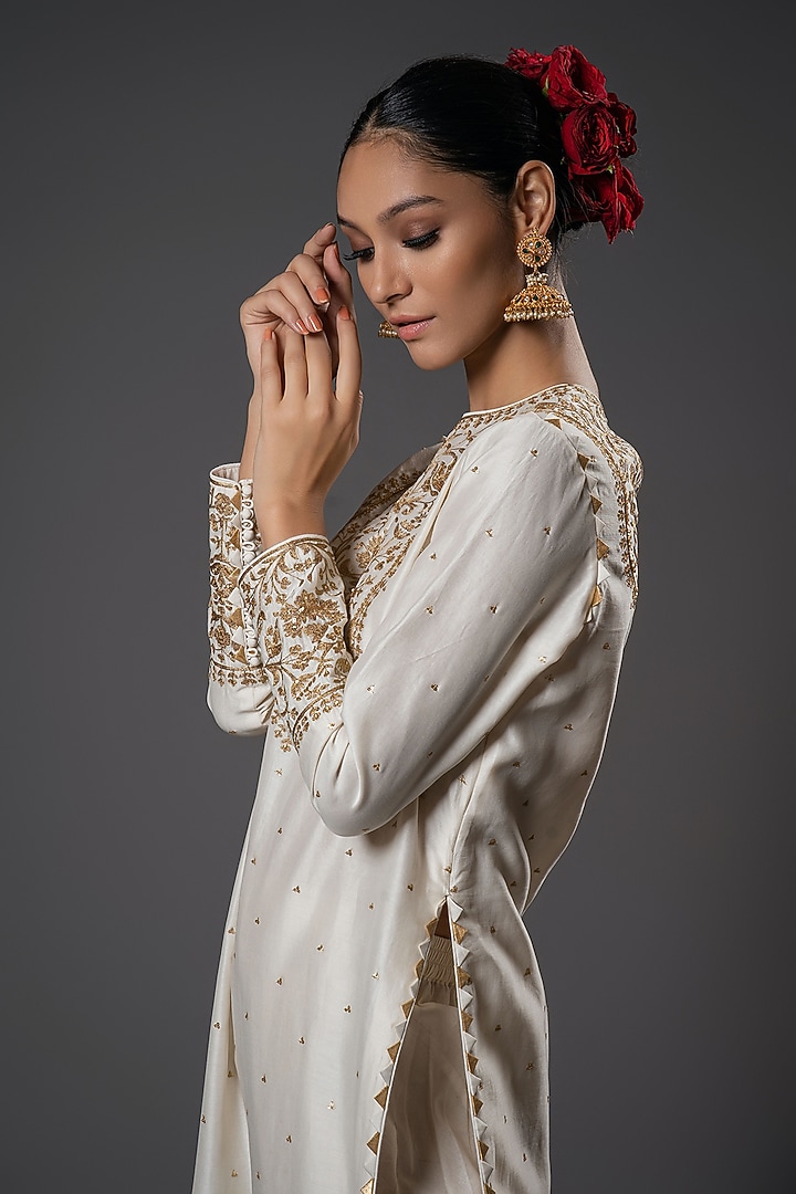 Ivory Chanderi Silk Zari Embroidered Kurta Set by Rohit Bal at Pernia's Pop Up Shop