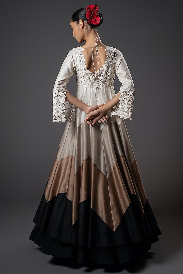Ivory Chanderi Silk Floral Cutwork Wedding Anarkali Set by Rohit Bal at Pernia's Pop Up Shop