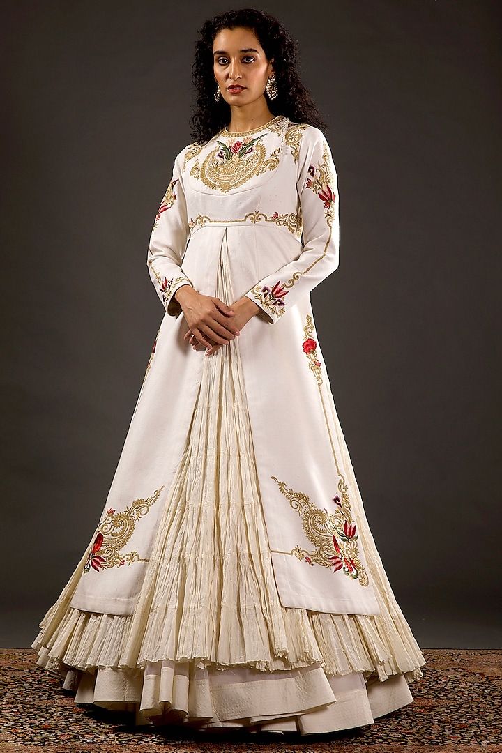 Ivory Embroidered Bridal Anarkali Set by Rohit Bal at Pernia's Pop Up Shop