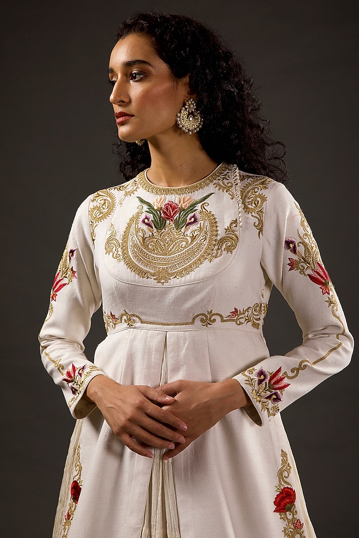 Ivory Embroidered Bridal Anarkali Set by Rohit Bal at Pernia's Pop Up Shop