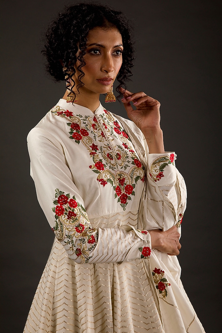 Ivory Embroidered Wedding Anarkali Set by Rohit Bal at Pernia's Pop Up Shop