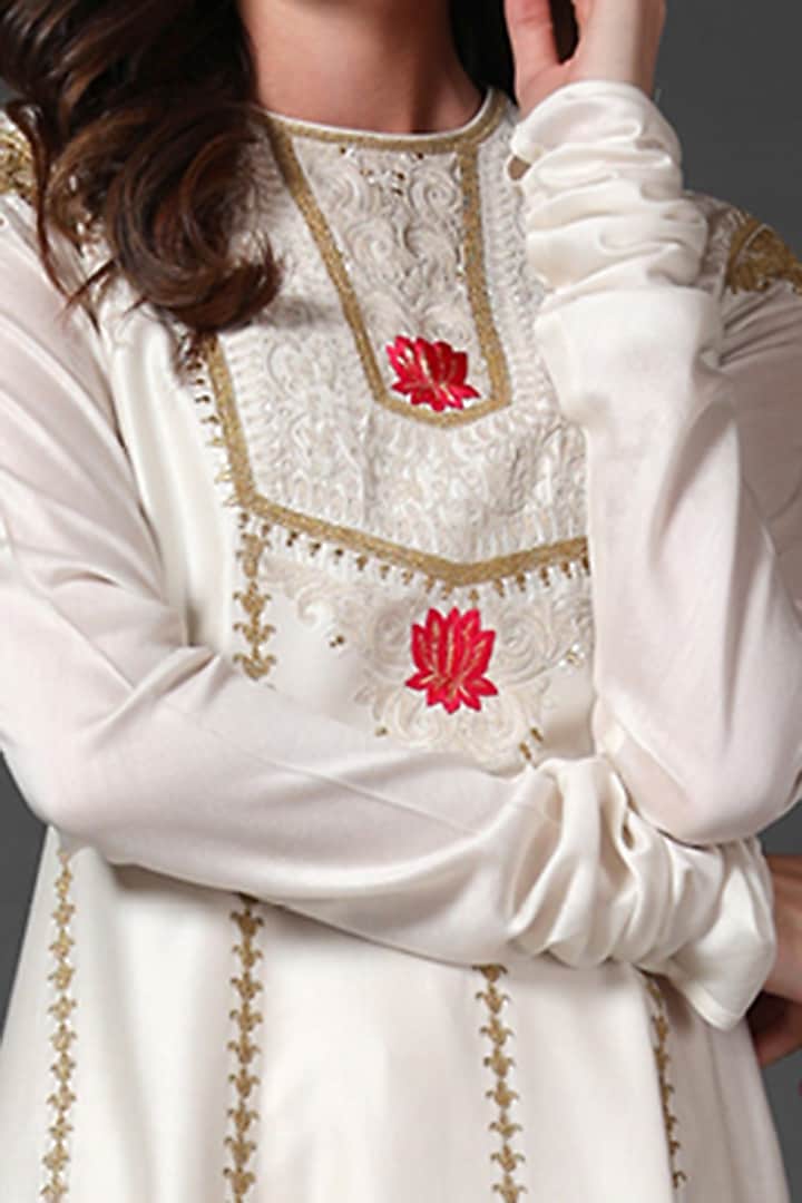 Ivory Machine & Hand Embroidered Kurta Set by Rohit Bal at Pernia's Pop Up Shop