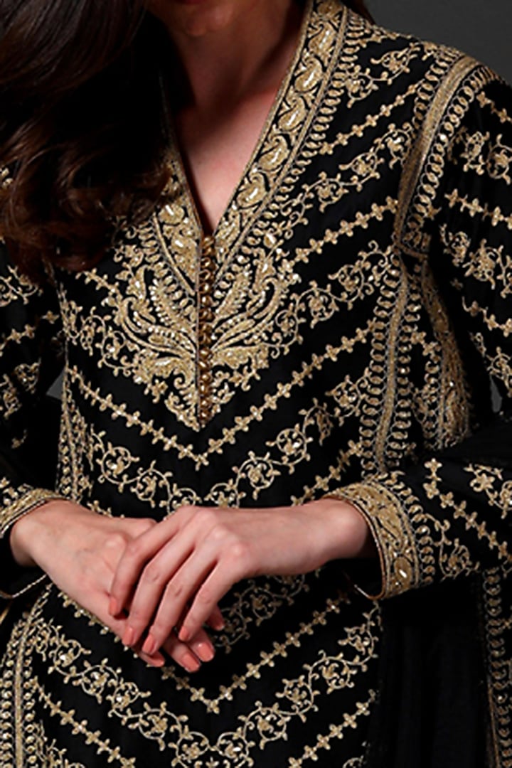Black Hand Embroidered Kurta Set by Rohit Bal at Pernia's Pop Up Shop