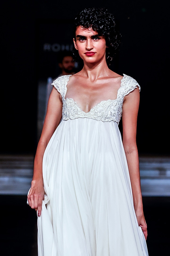 Ivory Chiffon & Chanderi Resham Embroidered Bridal Anarkali Set by Rohit Bal at Pernia's Pop Up Shop