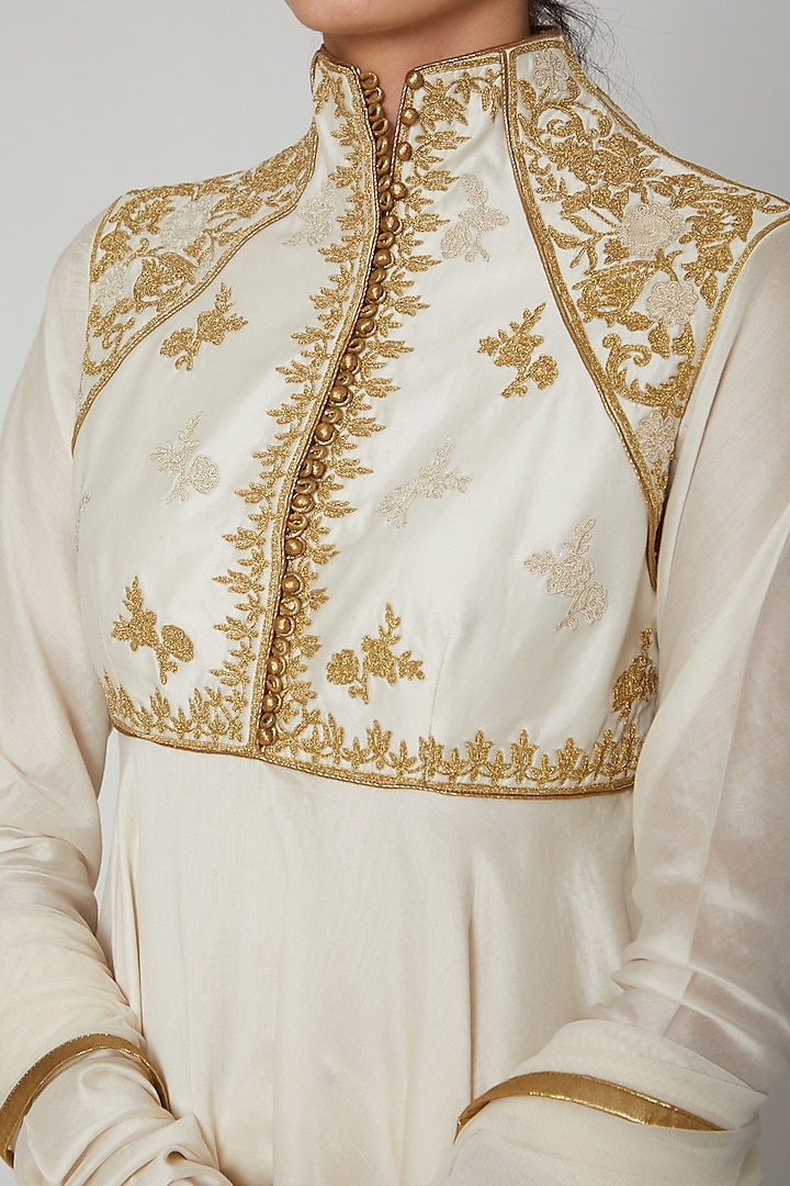 Ivory Embroidered Chanderi Wedding Anarkali Set by Rohit Bal at Pernia's Pop Up Shop