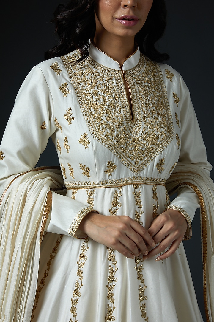 Ivory Hand Embroidered Bridal Anarkali Set by Rohit Bal at Pernia's Pop Up Shop