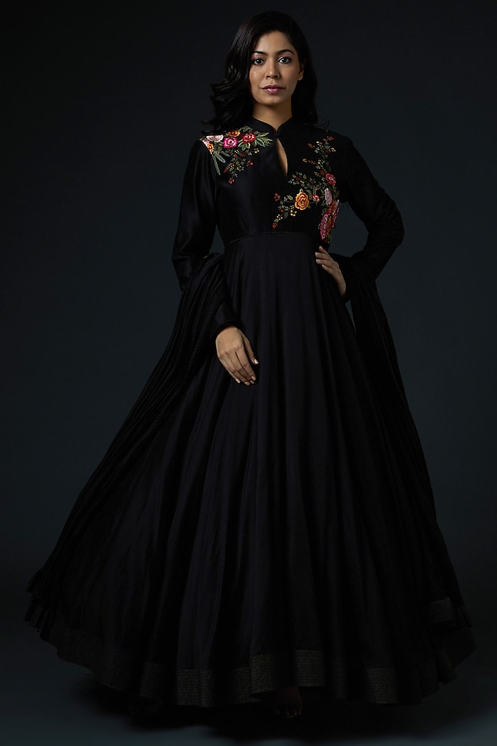 Black Embroidered Anarkali Set by Rohit Bal at Pernia's Pop Up Shop