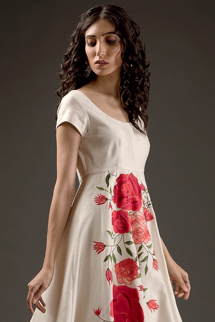 Ivory Thread Embroidered Bridal Anarkali Set by Rohit Bal at Pernia's Pop Up Shop