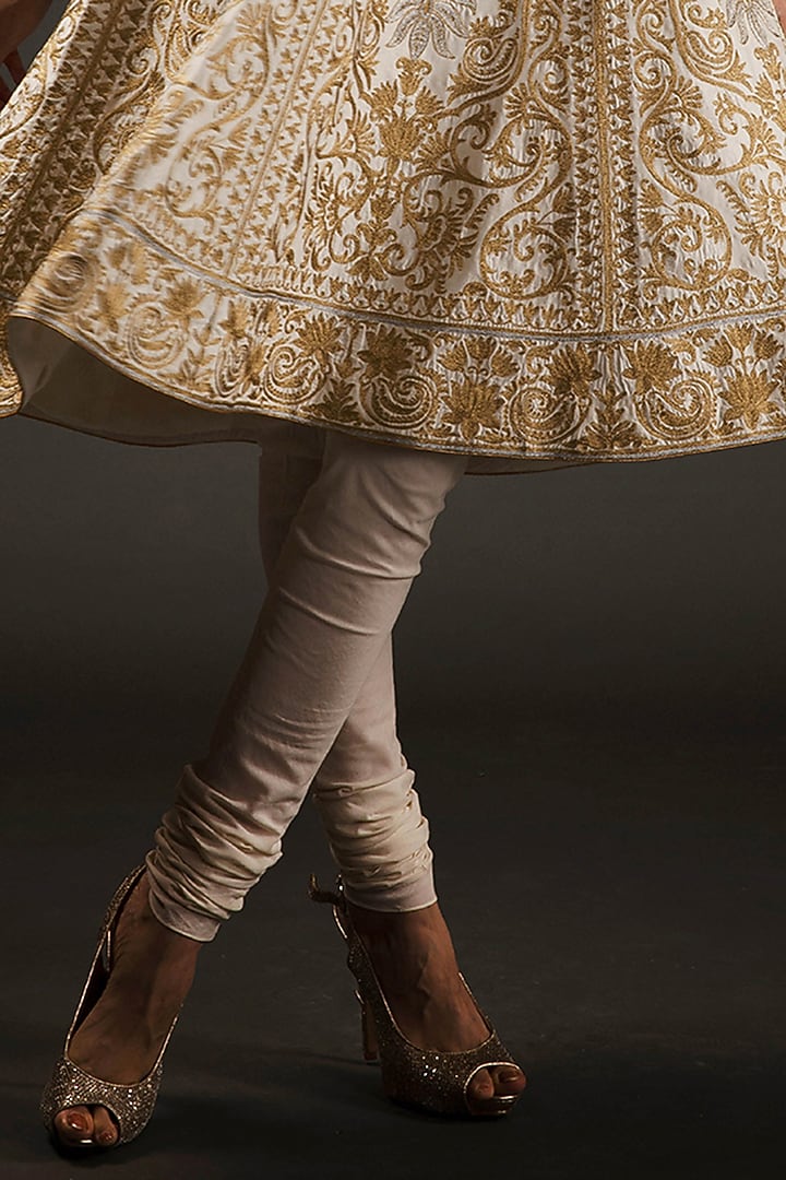 Ivory Chanderi Silk Embroidered Kurta Set by Rohit Bal at Pernia's Pop Up Shop