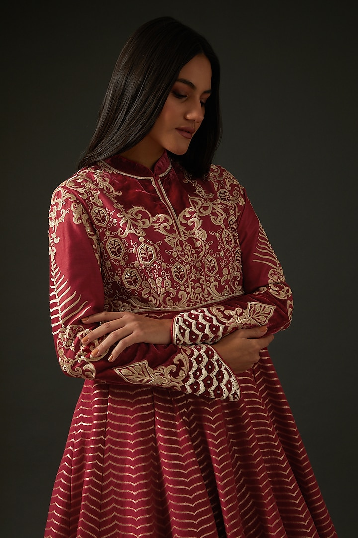 Maroon Embroidered Bridal Anarkali Set by Rohit Bal at Pernia's Pop Up Shop