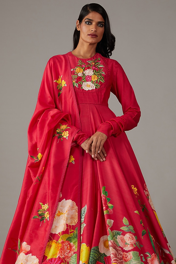Red Chanderi Digital Printed & Embroidered Bridal Anarkali Set by Rohit Bal at Pernia's Pop Up Shop
