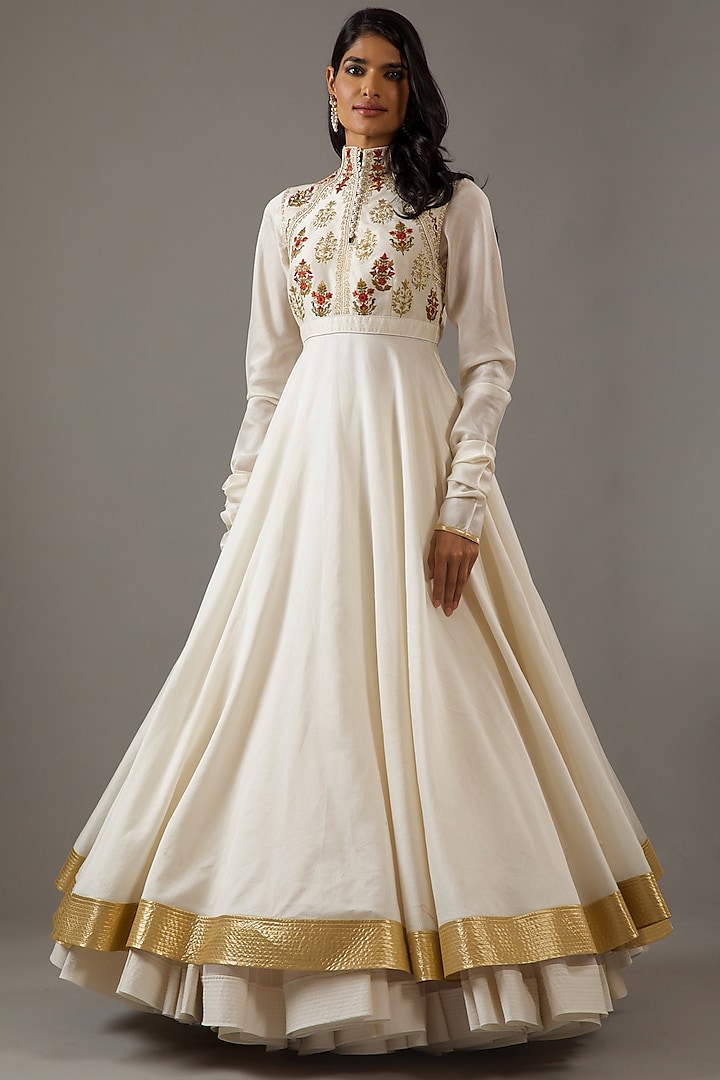 Ivory Chanderi Machine & Hand Embroidered Wedding Anarkali Set by Rohit Bal at Pernia's Pop Up Shop