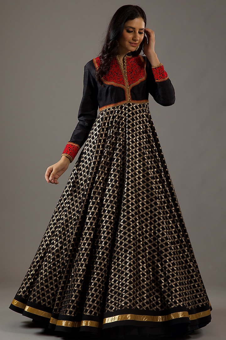 Black Silk Chanderi Embroidered Wedding Anarkali Set by Rohit Bal at Pernia's Pop Up Shop