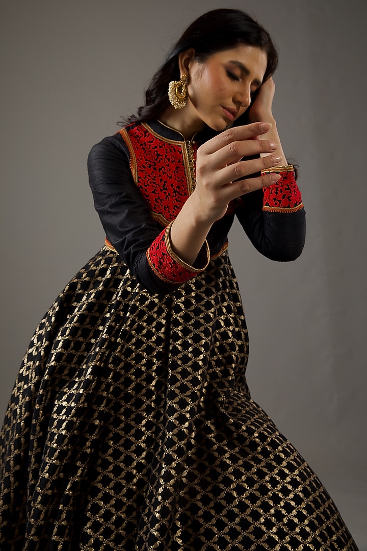 Black Silk Chanderi Embroidered Wedding Anarkali Set by Rohit Bal at Pernia's Pop Up Shop
