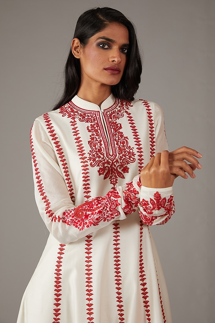 Ivory Silk Chanderi Embroidered Kurta Set by Rohit Bal at Pernia's Pop Up Shop