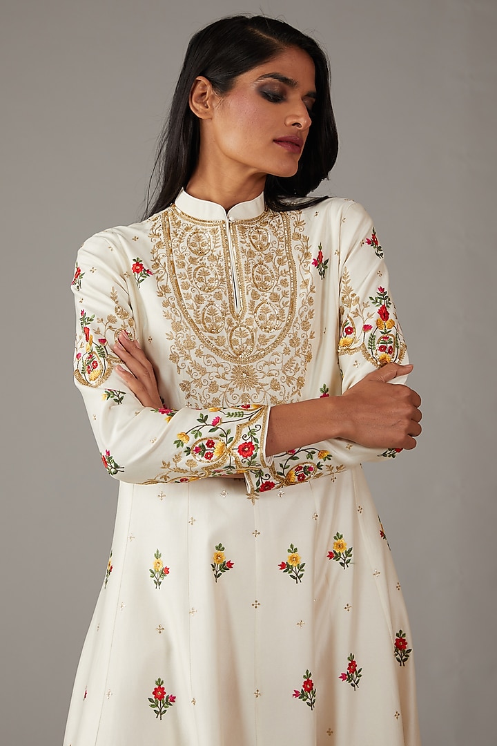Ivory Silk Chanderi Embroidered Kurta Set by Rohit Bal at Pernia's Pop Up Shop